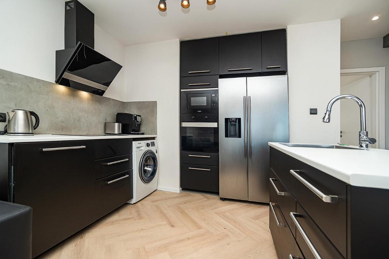 Big 4-Bedroom Flat, Terrace With Great Vitkov View ปราก ภายนอก รูปภาพ