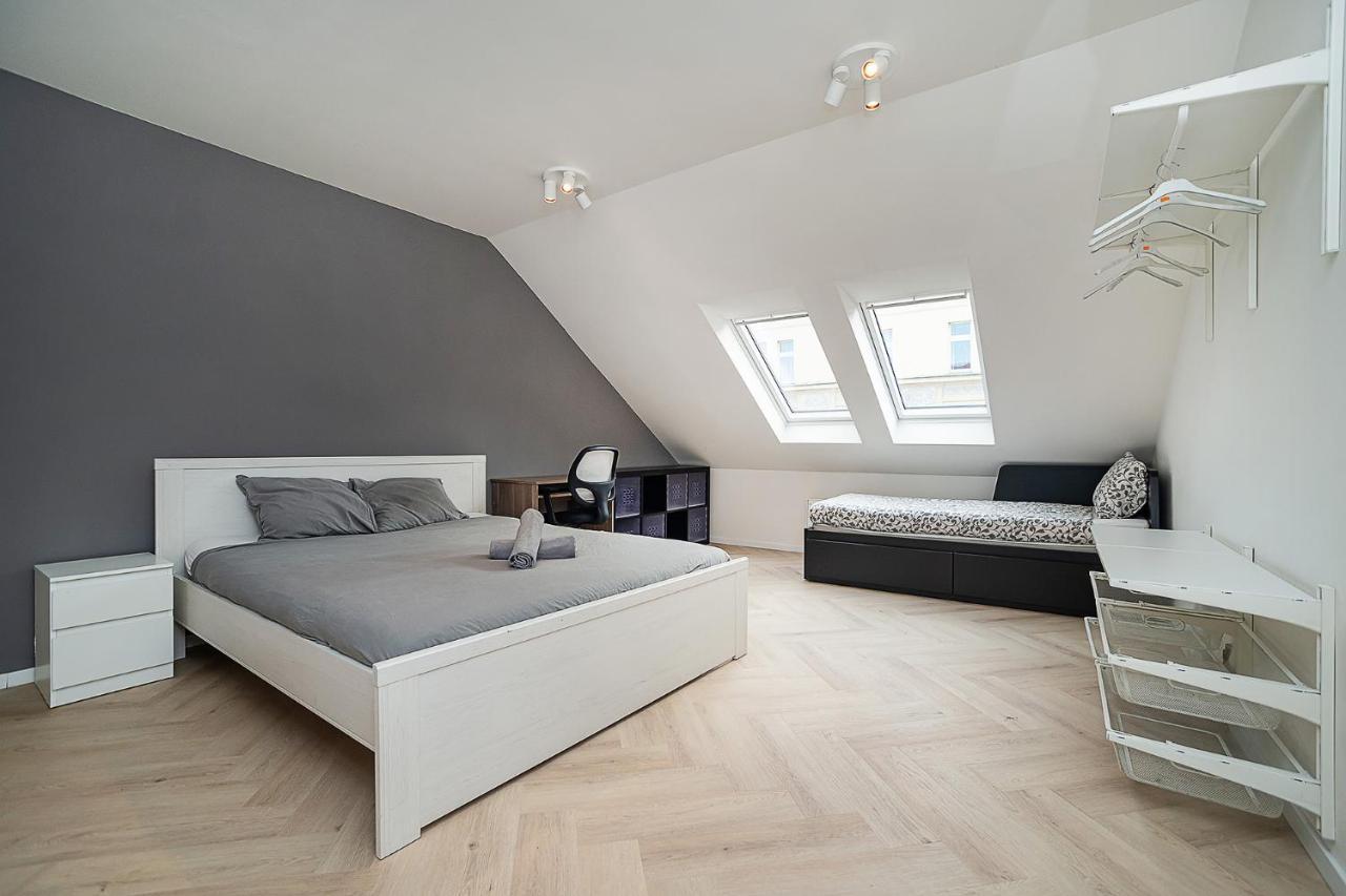 Big 4-Bedroom Flat, Terrace With Great Vitkov View ปราก ภายนอก รูปภาพ